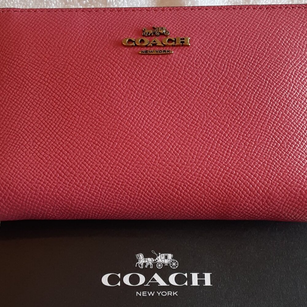 Coach Medium Zip Wallet Pebble Leather in Confetti Pink